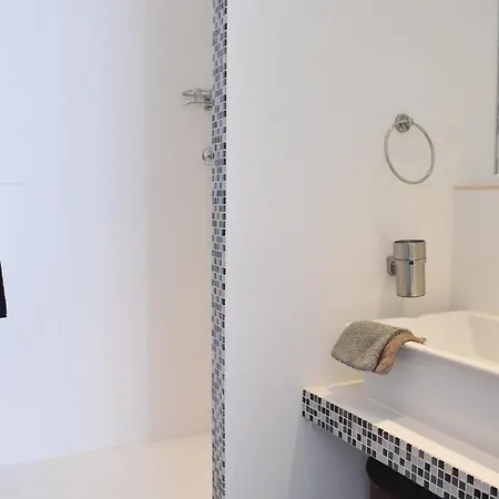 Beautiful In With 1 Bedrooms And Wifi Lägenhet *